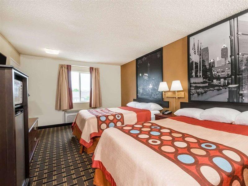 Super 8 By Wyndham Indianapolis/Ne/Castleton Area Hotel Bagian luar foto