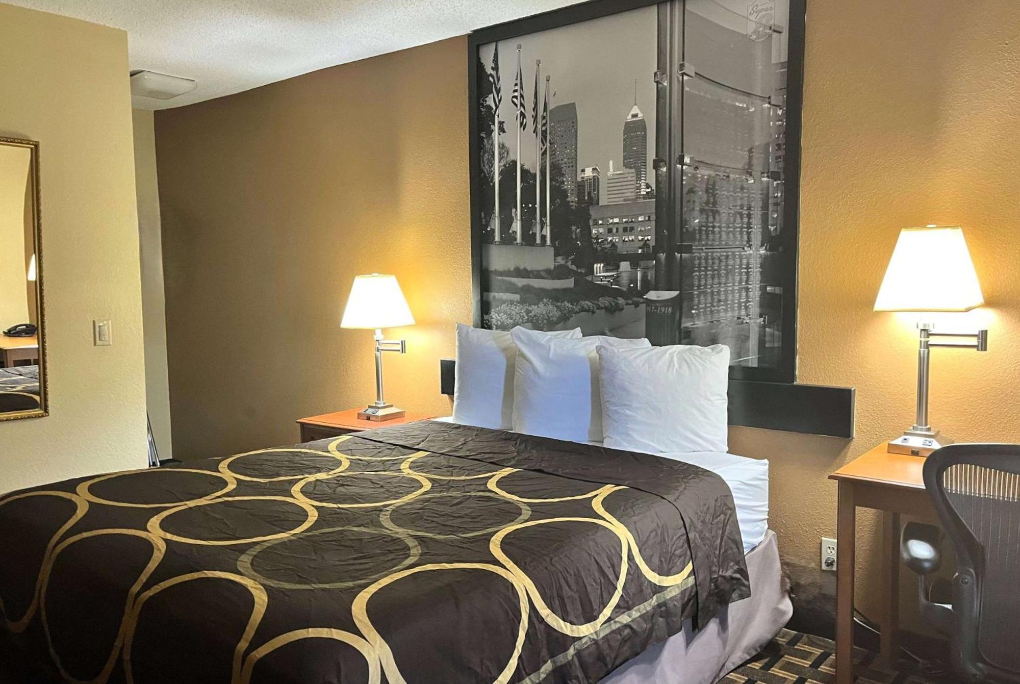 Super 8 By Wyndham Indianapolis/Ne/Castleton Area Hotel Bagian luar foto