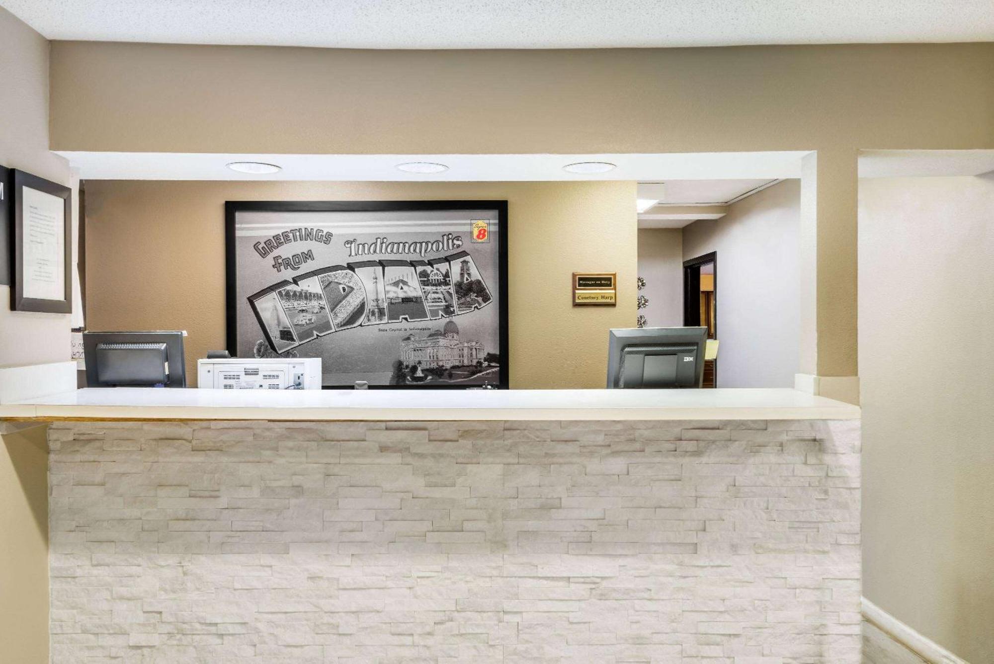 Super 8 By Wyndham Indianapolis/Ne/Castleton Area Hotel Bagian luar foto