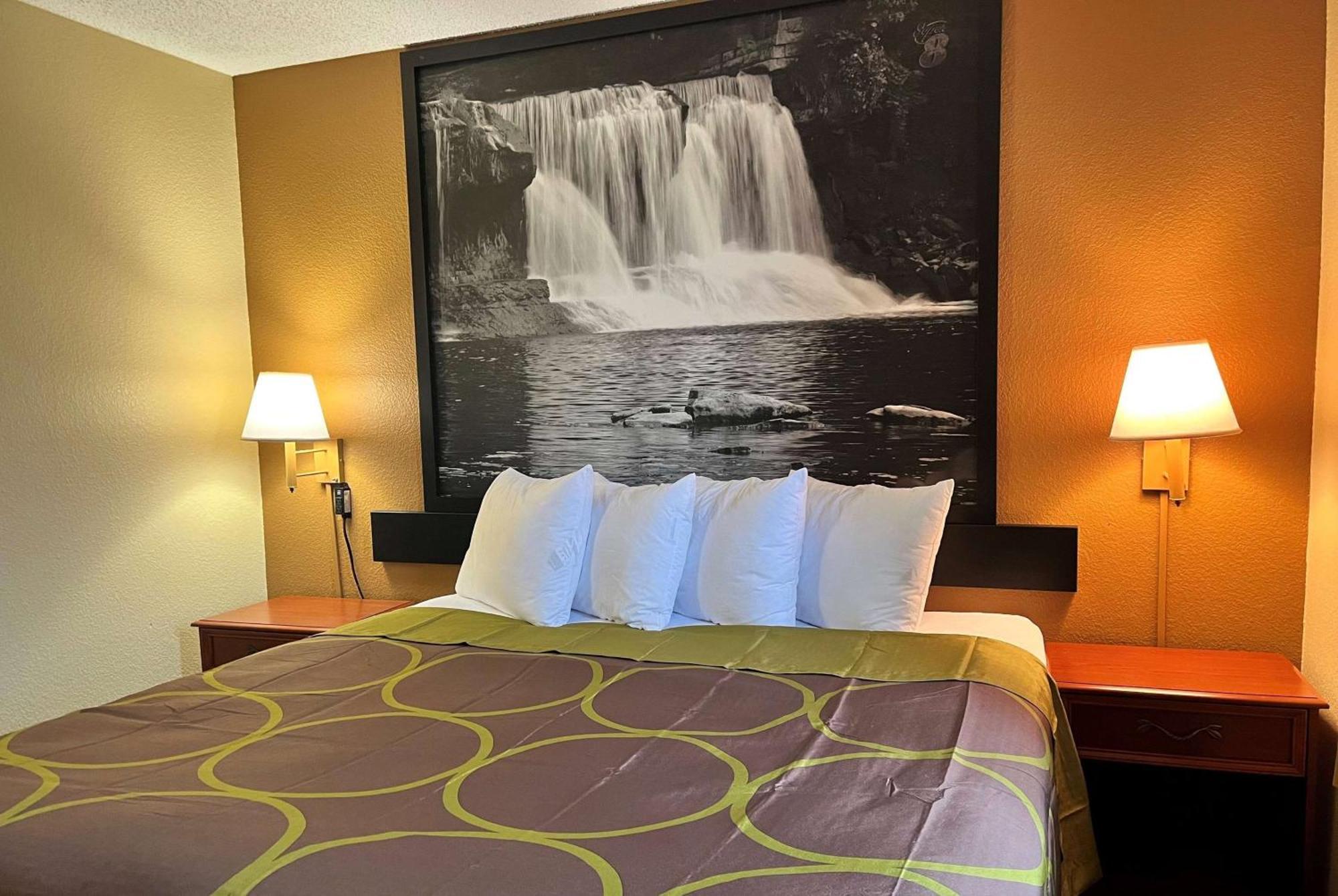 Super 8 By Wyndham Indianapolis/Ne/Castleton Area Hotel Bagian luar foto