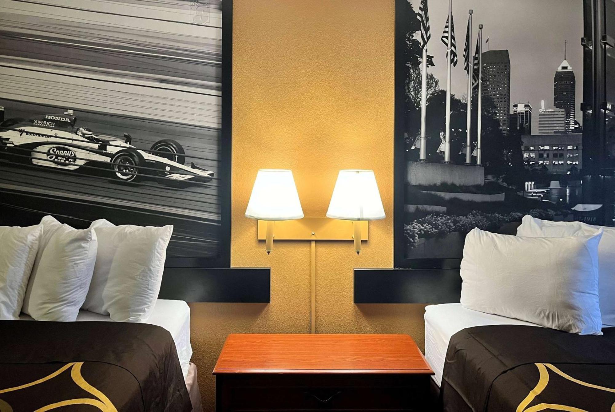 Super 8 By Wyndham Indianapolis/Ne/Castleton Area Hotel Bagian luar foto