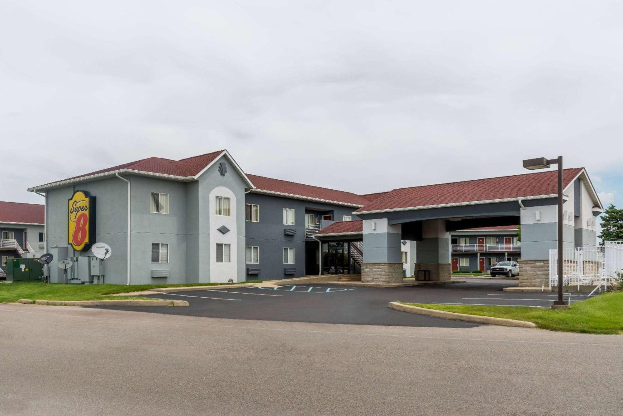 Super 8 By Wyndham Indianapolis/Ne/Castleton Area Hotel Bagian luar foto