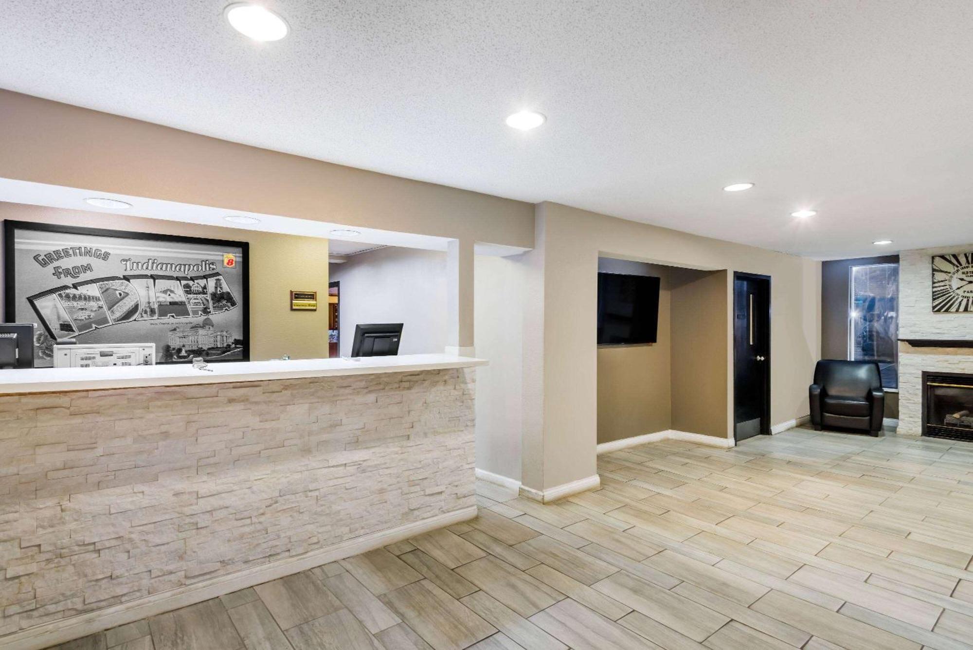 Super 8 By Wyndham Indianapolis/Ne/Castleton Area Hotel Bagian luar foto