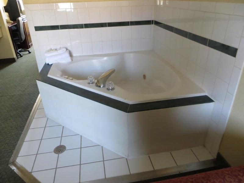 Super 8 By Wyndham Indianapolis/Ne/Castleton Area Hotel Bagian luar foto