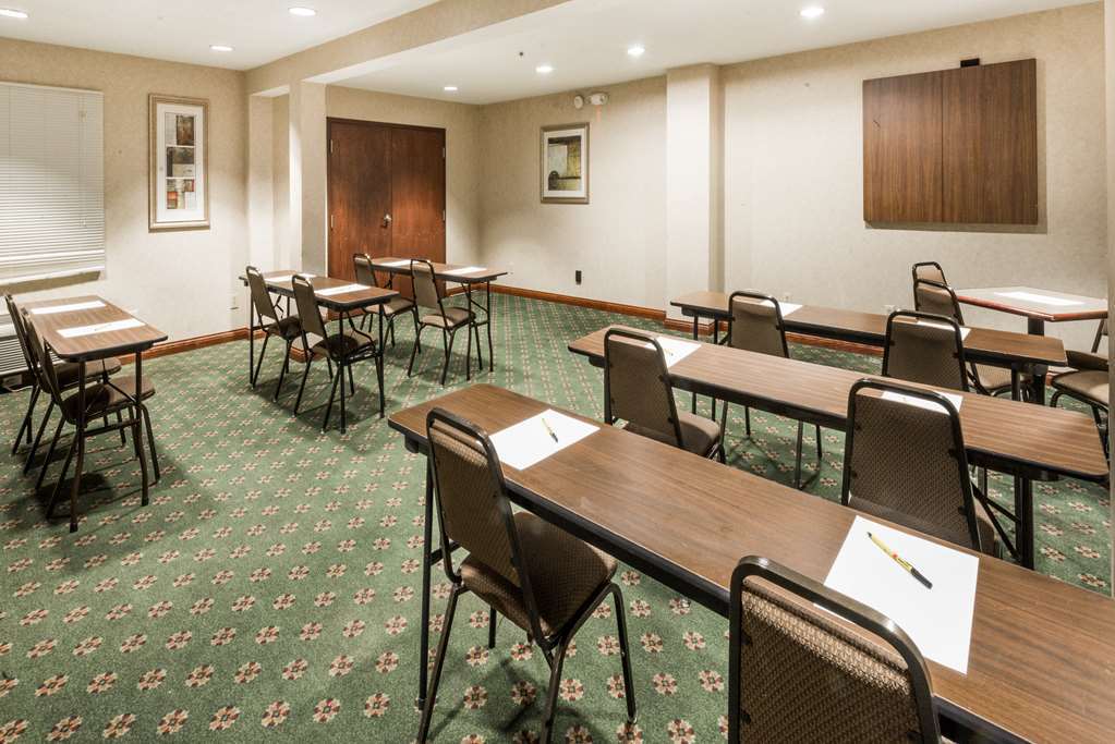 Super 8 By Wyndham Indianapolis/Ne/Castleton Area Hotel Fasilitas foto