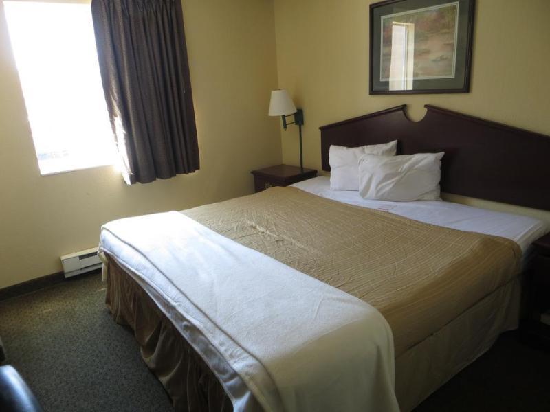 Super 8 By Wyndham Indianapolis/Ne/Castleton Area Hotel Bagian luar foto
